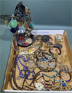 COLLECTION OF VARIOUS COSTUME JEWELRY