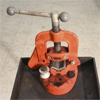 Nye No. 0 1/8" - 2" Pipe Vise With Table Stand
