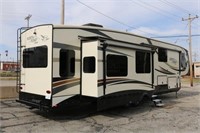 2017 NORTH POINT LUXURY  FIFTH WHEEL CAMPER BY