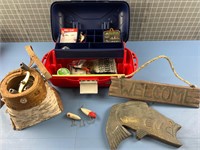 TACKLE BOX W/CONTENTS / FISHING REEL /OLD LURES