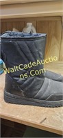 Women's Boots Size 7-8