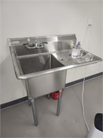 1 COMPARTMENT SINK WITH DRAINBOARD 39" X 24"
