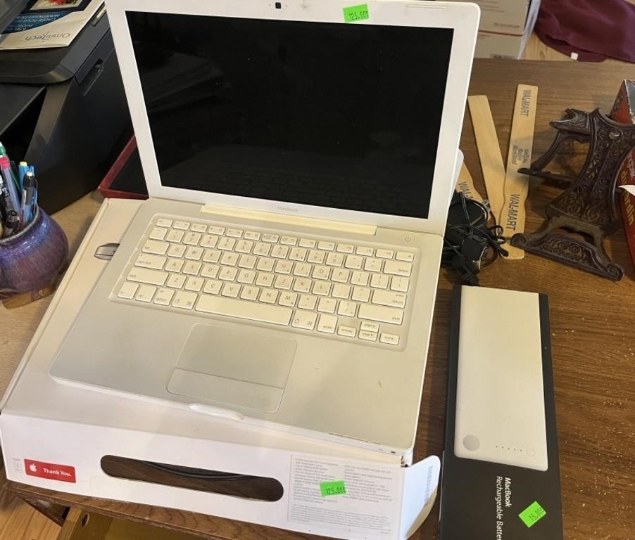 MAC Computer works and charger