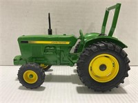 ERTL JOHN DEERE DIE CAST TOY TRACTOR