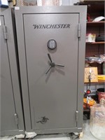 WINCHESTER 26 GUN SAFE - LIKE NEW