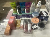 1 LOT FLAT OF ASST HEALTH AND BEAUTY ITEMS: (4)