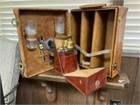 VINTAGE TRAVELING BAR AND PAIR OF FLASK IN CASE