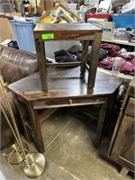 WOOD CORNER DESK W SEAT