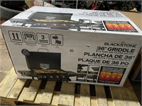 Blackstone 36" Griddle, NEW, (Says Lid has a dent)