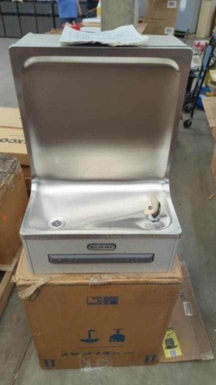 Elkay New 8 Gallon Wheelchair Water Fountain