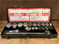 Socket Wrench Set in Metal Case