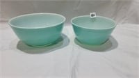Set of turquoise pyrex mixing bowls