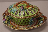 18th Century Worcester lidded tureen & under plate