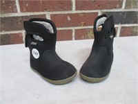 BOOGS Waterproof infant Sz 5 Boots