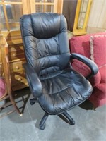 ROLLING PADDED OFFICE CHAIR GOOD CONDITION