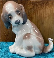 353 - LLADRO DOG FIGURINE 4.5"T (H39)