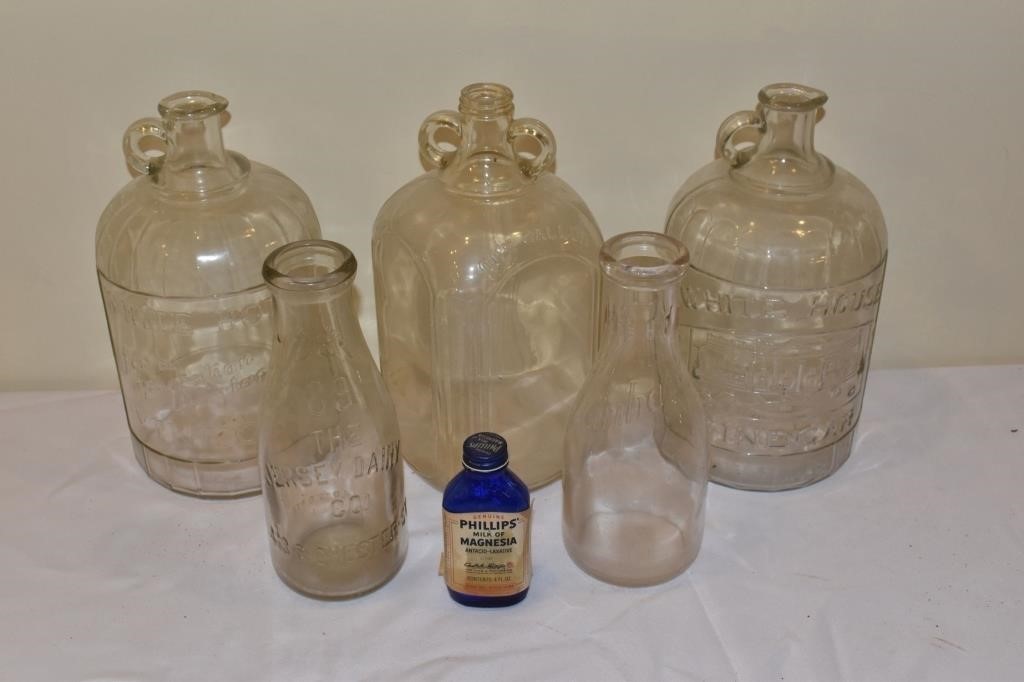 6 vintage bottles including White House Vinegar, d