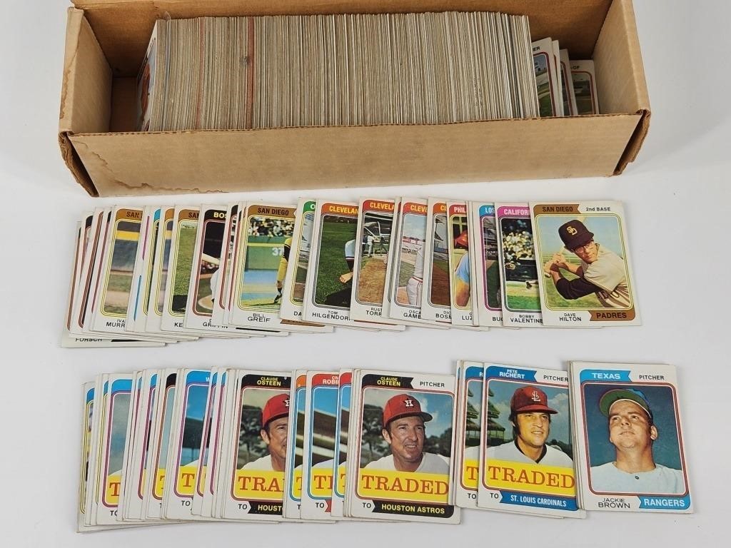 LARGE ASSORTMENT OF 1970S TOPPS BASEBALL CARDS