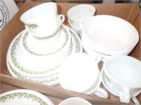 Set of 8 Corningware Dishes: Dinner Plates, Salad