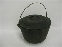 No. 8 Footed Cast Iron Pot With Handle 10.5 Qt.