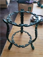 Broad Iron Plant Stand