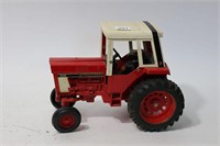 INTERNATIONAL 1586 TRACTOR ERTL 1/16