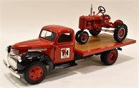 1/16 Highway 61 1941 Chevrolet Flatbed w/ Tractor
