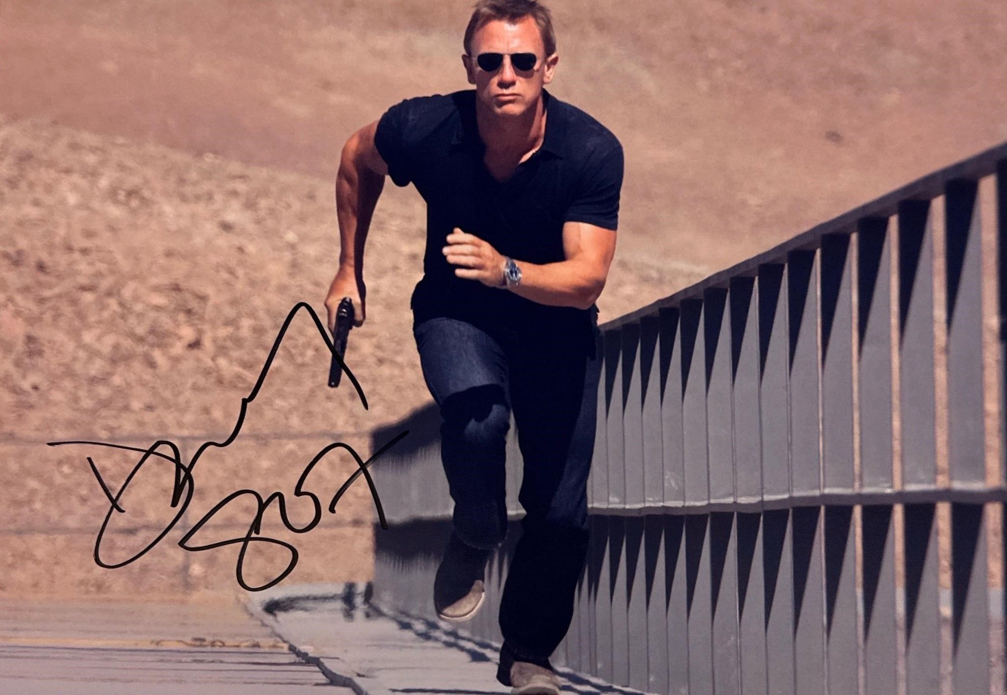 Autograph COA 007 Quantum of Solace Photo