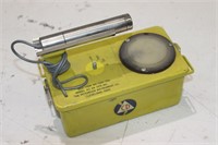 VICTOREEN GEIGER COUNTER