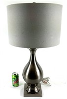 Lampe en métal silver brossé ANTIQUE 28" de haut *