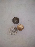 Bag of 3 coins with holes