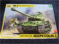 1:35 JOSEPH STALIN-2 TANK MODEL