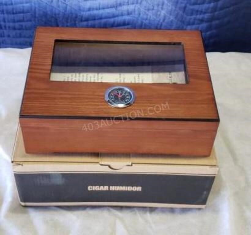 NEW Tifsa Cigar Humidor 9" x 7" x 3"