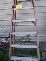 10' Fiberglass Step Ladder (Needs Brace Repaired)