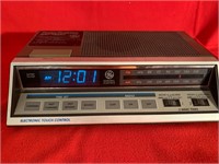 Vintage AM/FM Radio Alarm Clock