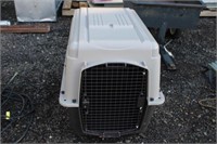 Plastic pet kennel