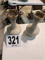 2 Vintage Vase(Den)