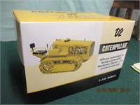 1/16 CATERPILLAR D2 CRAWLER-NIB