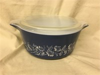 Pyrex BLUE DAISY COLONIAL MIST Casserole with Lid