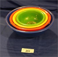 Pyrex Graduated Mixing Bowl Set - Primary Colors