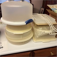 7 pieces of Tupperware cake carrier's