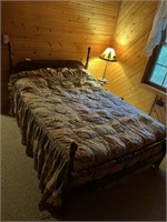 Full Size Small Poster Bed w/ Bedspread