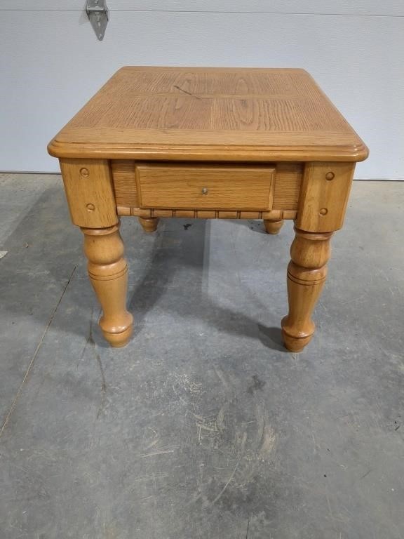 Chunky style end table 22"w x 27"d x 20"h