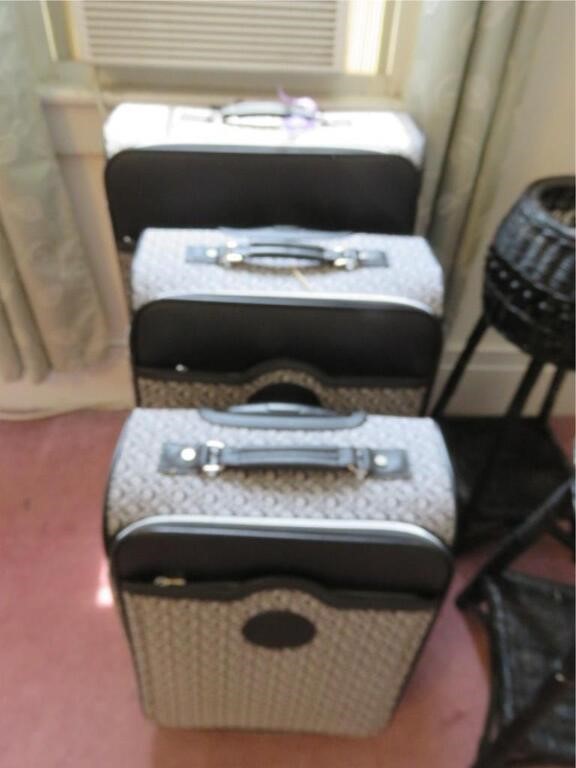 GUESS 3PC SUITCASE SET