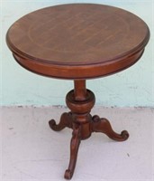 MAHOGANY OCCASIONAL TABLE, INLAID ROUND TOP,
