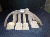4 matching wood table feet and a round wood frame
