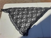 LACE MANTILLA VEIL SO…VERING D BLACK AND WHITE