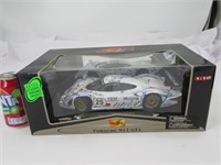 Porsche 911 GT1, voiture die cast 1:18 Maisto