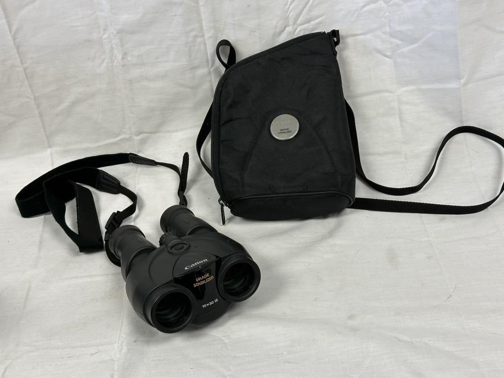 Nice Canon 10X30 IS Binoculars & Case