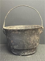 Cast iron kettle, footed,